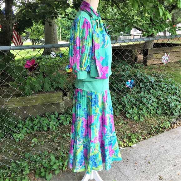 Anthony Sicari Easter Lilly Top & Skirt Set - Picture 4 of 7